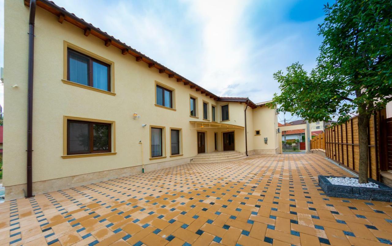 Casa Cu Nuc Hotell Alba Iulia Exteriör bild