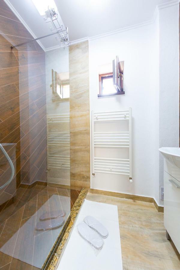 Casa Cu Nuc Hotell Alba Iulia Exteriör bild