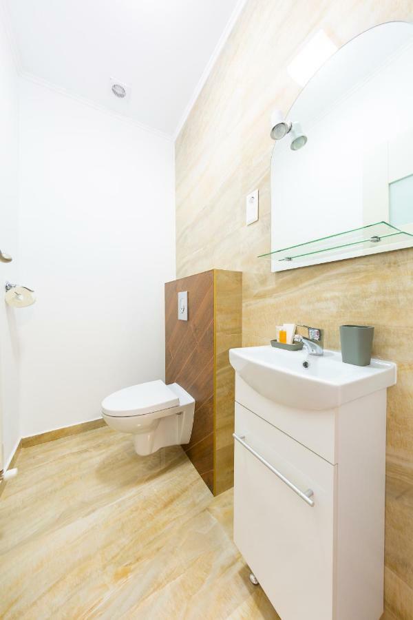 Casa Cu Nuc Hotell Alba Iulia Exteriör bild