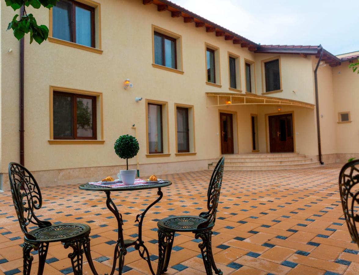 Casa Cu Nuc Hotell Alba Iulia Exteriör bild