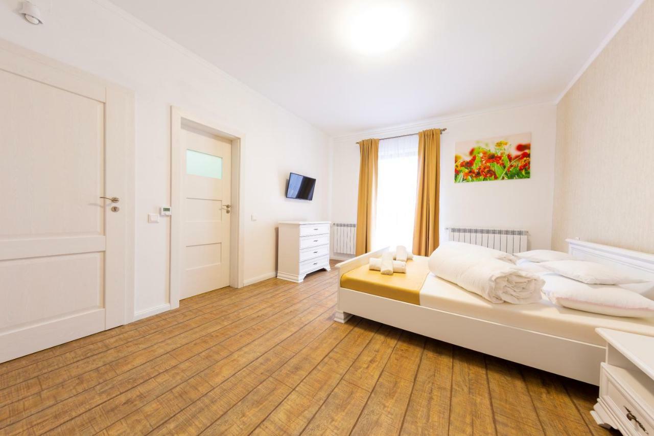 Casa Cu Nuc Hotell Alba Iulia Exteriör bild