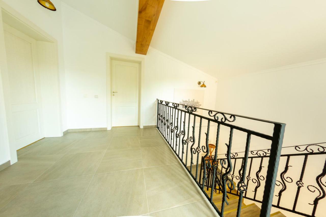 Casa Cu Nuc Hotell Alba Iulia Exteriör bild