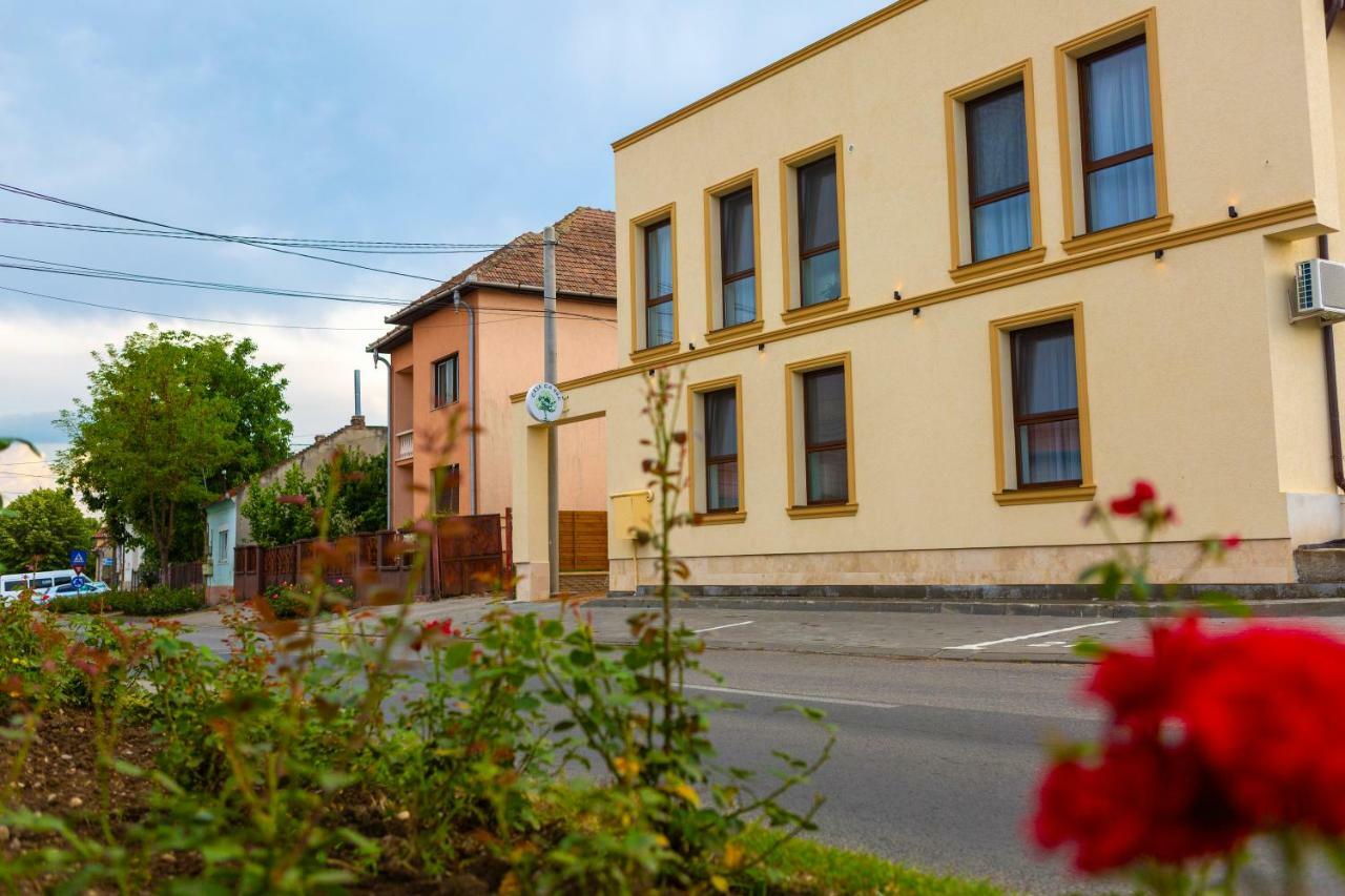 Casa Cu Nuc Hotell Alba Iulia Exteriör bild